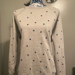 Grey sweater with split side seems and mini flowers